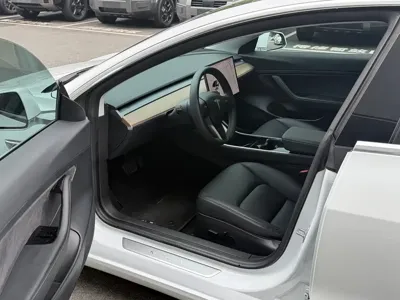 Tesla Model 3 2021, 80000 км, за 9564.26 USD - фото 6