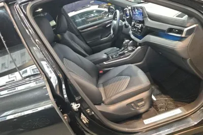 Toyota Crown Kluger 2023, 26200 км, за 33753 USD - фото 24