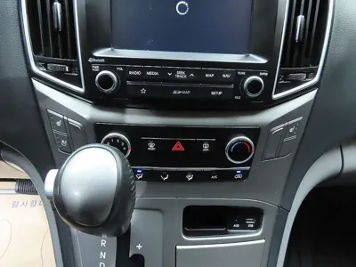 Hyundai Starex 2019, 138433 км, за 15857.28 USD - фото 17