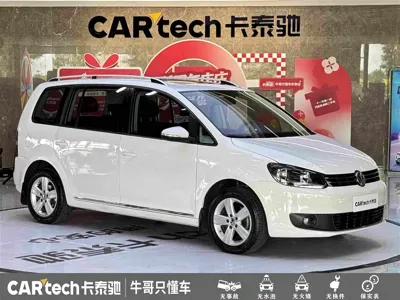 Volkswagen Touran 2015, 113000 км, за 4685.49 USD