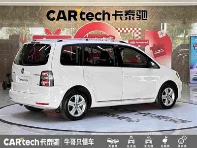 Volkswagen Touran 2015, 113000 км, за 4685.49 USD