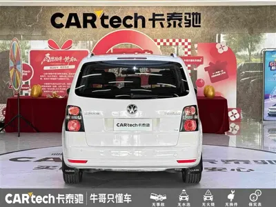 Volkswagen Touran 2015, 113000 км, за 4685.49 USD