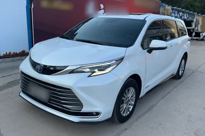 Toyota Sienna · 2021 год