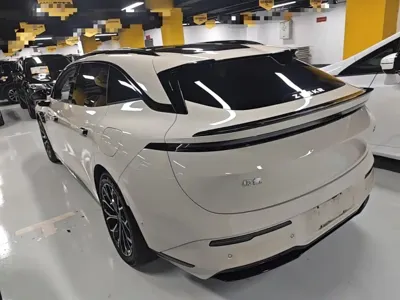 Zeekr 极氪007GT 2025, 12900 км, за 24077.82 USD