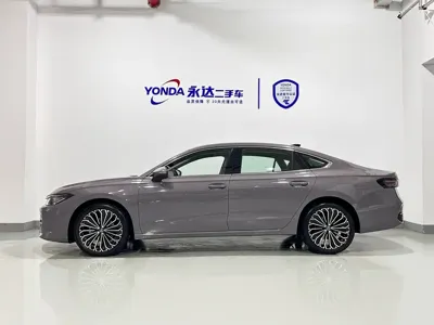 Volkswagen Passat 2024, 6899 км, за 22924.81 USD