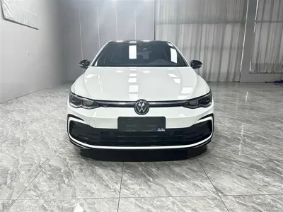 Volkswagen Golf 2022, 30000 км, за 20303.8 USD