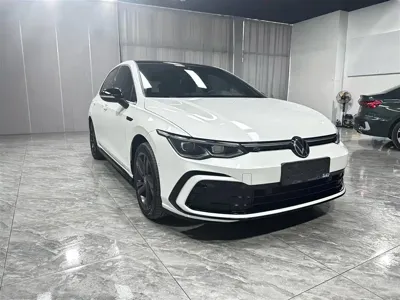 Volkswagen Golf 2022, 30000 км, за 20303.8 USD