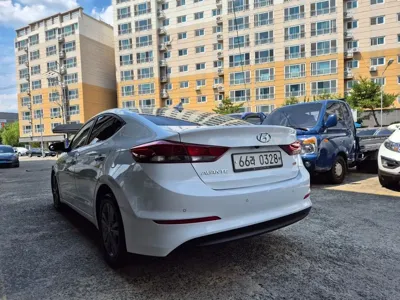 Hyundai Avante 2016, 65389 км, за 6544.16 USD