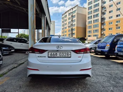 Hyundai Avante 2016, 65389 км, за 6544.16 USD