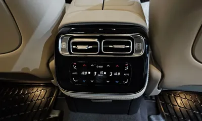 Mercedes-Benz S-Class 2025, 39882 км, за 87296.46 USD - фото 31
