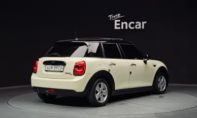 MINI Cooper 2016, 83882 км, за 5189.17 USD