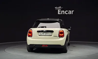 MINI Cooper 2016, 83882 км, за 5189.17 USD