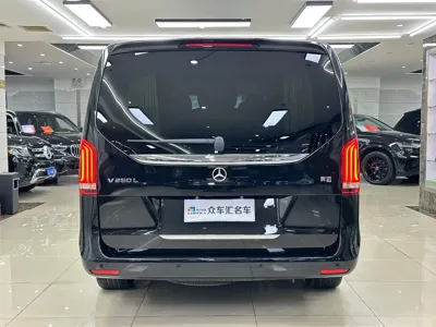Mercedes-Benz V-Class 2023, 53000 км, за 40592.9 USD