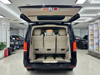 Mercedes-Benz V-Class 2023, 53000 км, за 40592.9 USD - фото 7