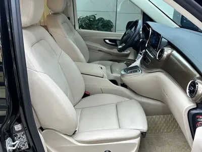 Mercedes-Benz V-Class 2023, 53000 км, за 40592.9 USD - фото 12