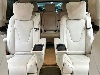 Mercedes-Benz V-Class 2023, 53000 км, за 40592.9 USD - фото 14