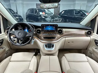 Mercedes-Benz V-Class 2023, 53000 км, за 40592.9 USD - фото 15