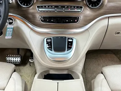 Mercedes-Benz V-Class 2023, 53000 км, за 40592.9 USD - фото 16