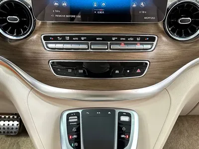 Mercedes-Benz V-Class 2023, 53000 км, за 40592.9 USD - фото 17