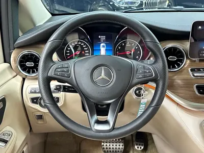 Mercedes-Benz V-Class 2023, 53000 км, за 40592.9 USD - фото 19
