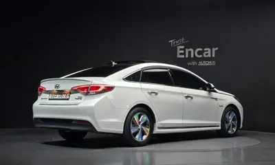 Hyundai Sonata 2016, 143952 км, за 8970.94 USD