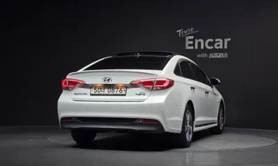Hyundai Sonata 2016, 143952 км, за 8970.94 USD