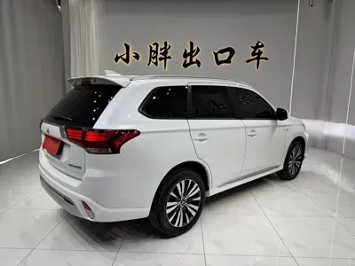 Mitsubishi Outlander 2022, 32000 км, за 16032.74 USD