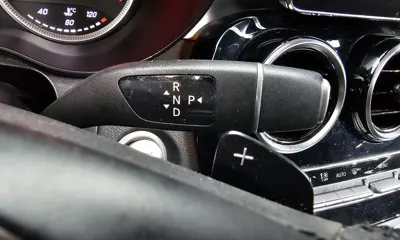 Mercedes-Benz GLC-Class 2018, 83782 км, за 17641.23 USD - фото 9
