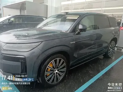 Denza 腾势N9 · 2025 год