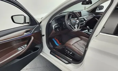 BMW 5-Series 2019, 56811 км, за 17941.88 USD - фото 10