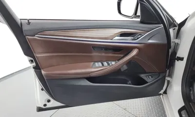 BMW 5-Series 2019, 56811 км, за 17941.88 USD - фото 24