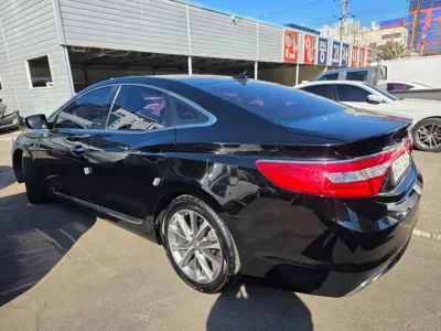 Hyundai Grandeur 2015, 79000 км, за 4759.39 USD