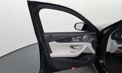 Mercedes-Benz E-Class 2023, 56471 км, за 31791.55 USD - фото 24