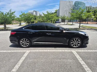 Hyundai Grandeur 2015, 196837 км, за 3908.8 USD