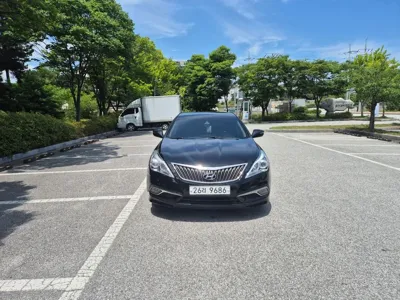 Hyundai Grandeur 2015, 196837 км, за 3908.8 USD