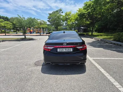 Hyundai Grandeur 2015, 196837 км, за 3908.8 USD
