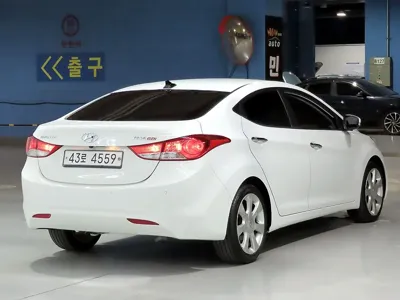 Hyundai Avante 2012, 73969 км, за 2822.63 USD