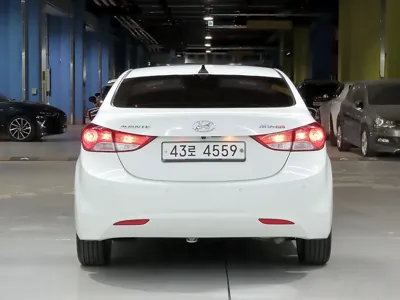 Hyundai Avante 2012, 73969 км, за 2822.63 USD