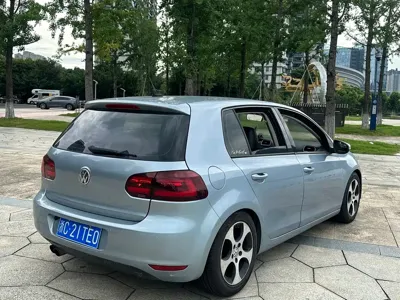 Volkswagen Golf 2010, 120000 км, за 2478.99 USD