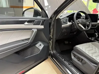 Volkswagen Tayron 2023, 13000 км, за 30322.95 USD - фото 8