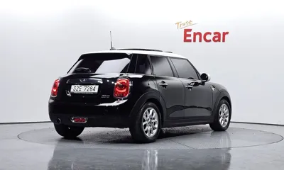 MINI Cooper 2016, 121525 км, за 4932.91 USD