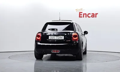 MINI Cooper 2016, 121525 км, за 4932.91 USD
