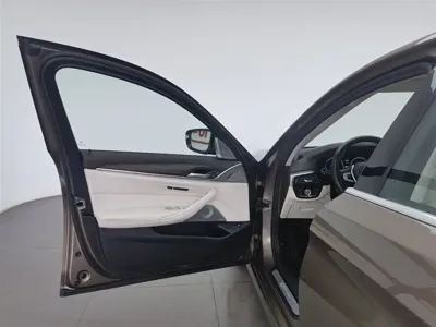 BMW 5 Series New Energy 2018, 61000 км, за 16054.43 USD - фото 8