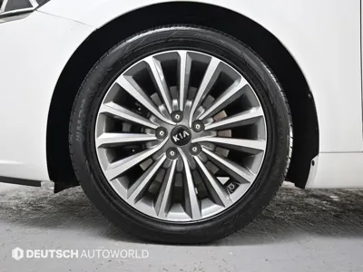 Kia K7 2018, 123476 км, за 8945.02 USD