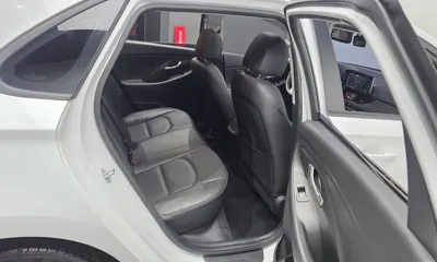 Hyundai i30 2018, 56443 км, за 8332.25 USD - фото 12