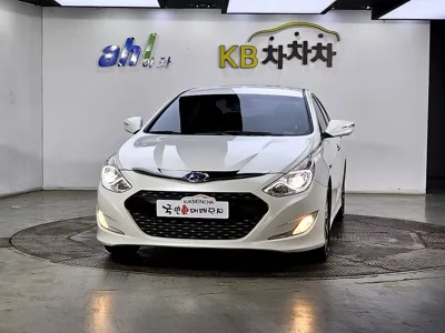 Hyundai Sonata 2014, 170921 км, за 2203.73 USD