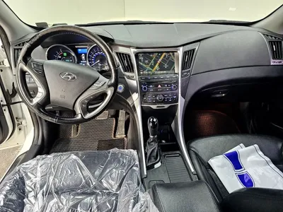Hyundai Sonata 2014, 170921 км, за 2203.73 USD