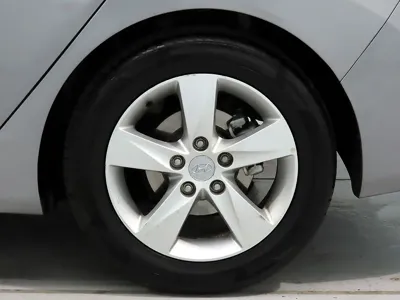 Hyundai Avante 2012, 105803 км, за 2231.85 USD