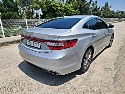 Hyundai Grandeur 2015, 221236 км, за 2428.78 USD