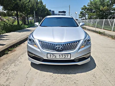 Hyundai Grandeur 2015, 221236 км, за 2428.78 USD
